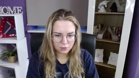 Z O E Y online show from October 30, 5:54 am