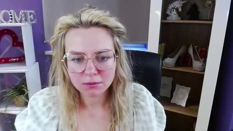 Z O E Y online show from February 27, 6:46 am