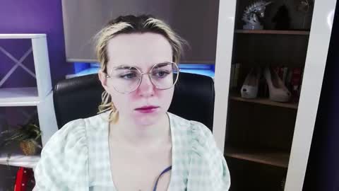 Z O E Y online show from March 23, 5:35 am