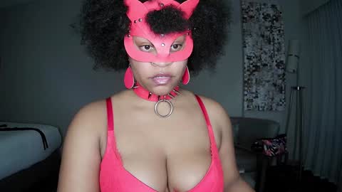 Queen Siren online show from January 1, 5:01 am