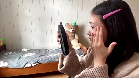 Mila online show from April 10, 9:15 am