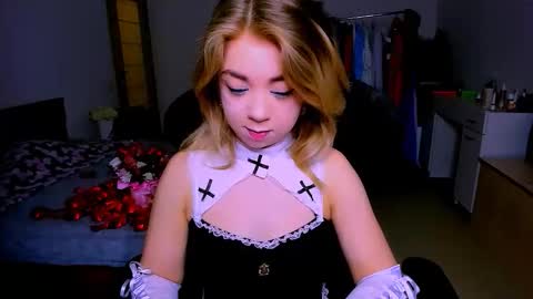 Nicole online show from February 12, 5:09 am