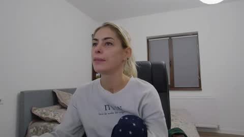 blonde4pasion online show from December 5, 5:04 am