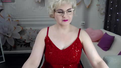 Blonde woman X online show from February 12, 6:19 am