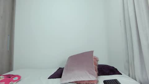 bluediamond_ online show from February 12, 4:25 am