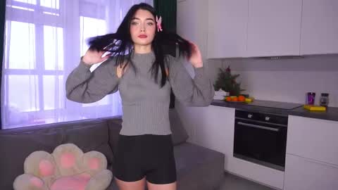 Akemi online show from December 18, 7:02 am