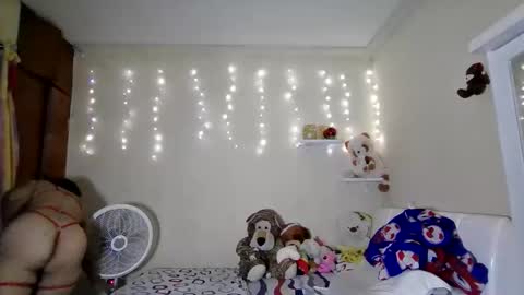 Melanie online show from November 26, 1:17 am