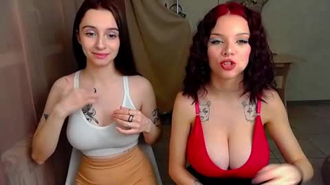 Liya and Lesya online show from December 9, 2:28 pm