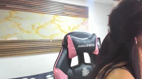 Snapshot of bonnie_bu chatting on October 28, 7:08 pm becky online show from October 28, 7:08 pm