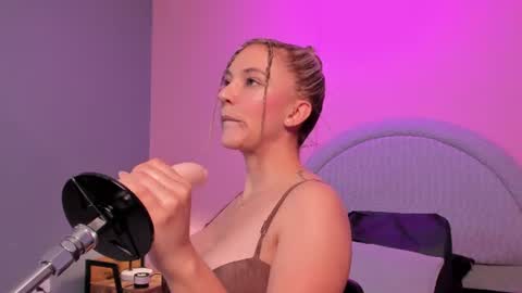 bonnie_gold online show from June 30, 8:08 pm