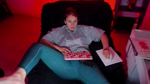 Bonnie Help me reach 500 likes online show from November 21, 11:18 pm