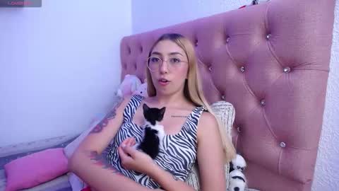 Snapshot of bonny_clyde_xx_ chatting on September 13, 4:09 am Soffy Brooks Independent model online show from September 13, 4:09 am