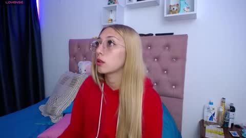 Snapshot of bonny_clyde_xx_ chatting on October 21, 5:22 am Soffy Brooks Independent model online show from October 21, 5:22 am