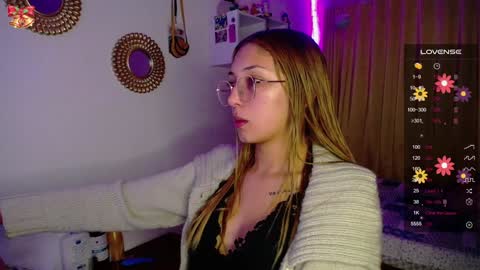 Snapshot of bonny_clyde_xx_ chatting on December 15, 6:07 am Soffy Brooks Independent model online show from December 15, 6:07 am