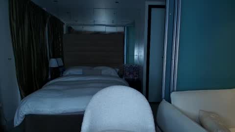 BonnyeBlack online show from April 22, 7:00 pm