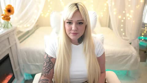 Snapshot of boobznbeer chatting on March 12, 10:17 pm Miley online show from March 12, 10:17 pm