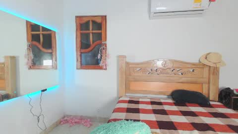 bratz_glloe online show from April 9, 6:19 am