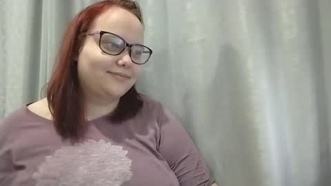 Snapshot of bridget_julianne chatting on December 6, 8:06 pm Bridget Julianne online show from December 6, 8:06 pm