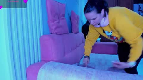    online show from March 18, 11:37 am