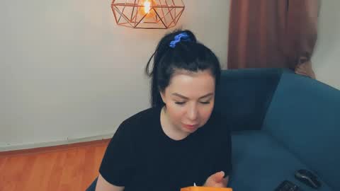 brilliantegirl_ online show from April 15, 7:42 am