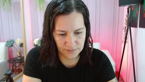 BRITNEEYTAYLOR1 online show from February 5, 7:10 pm