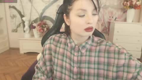 britneybarker online show from April 19, 7:52 am