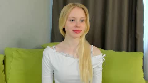 Snapshot of britneybrashaw chatting on October 20, 8:28 am Eva online show from October 20, 8:28 am