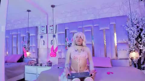     online show from February 19, 1:54 pm