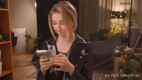 Anna online show from December 23, 4:06 pm