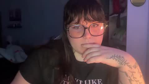 bumblebeebuzzer online show from March 1, 4:47 am