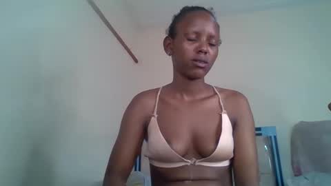 bunnydiva_ online show from October 7, 11:58 am