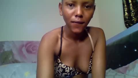 bunnydiva_ online show from December 15, 12:38 am