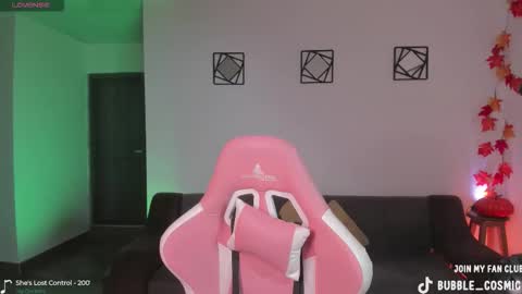 Snapshot of burbuja_cosmic chatting on October 23, 2:17 am Im Val Welcome to my room My instagram Bubble cosmic online show from October 23, 2:17 am