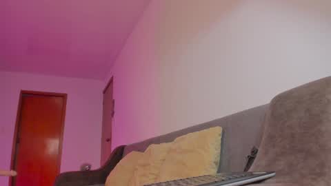 Snapshot of burbuja_cosmic chatting on January 11, 10:51 pm Im Val Welcome to my room My instagram Bubble cosmic online show from January 11, 10:51 pm