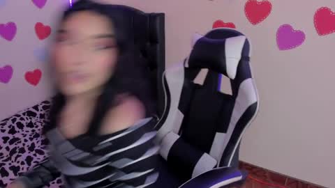 caelisse_cb online show from April 2, 3:53 pm