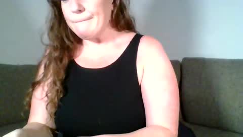 caitieluvs online show from December 16, 3:45 am