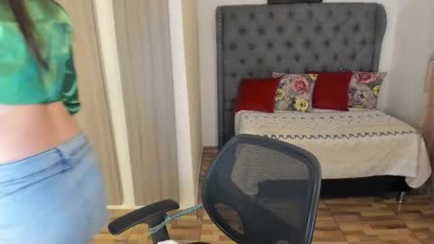 caitlingomez0 online show from March 30, 11:43 am