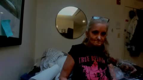 calaentemichele online show from December 8, 6:28 pm