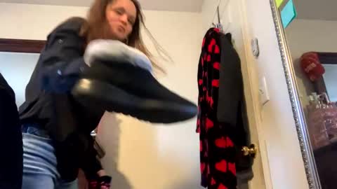 calishop1 online show from February 9, 5:33 pm