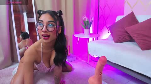 Snapshot of cami_evanns chatting on December 7, 3:14 am Camila online show from December 7, 3:14 am