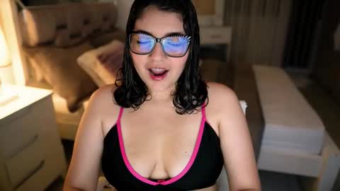 Snapshot of camila_buitrago chatting on October 23, 2:06 am Camila buitrago online show from October 23, 2:06 am