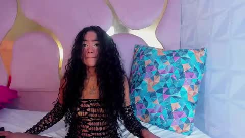 camilaqueenh online show from October 20, 2:03 am