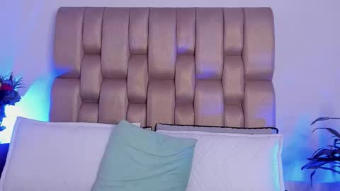 Manuela online show from November 11, 2:03 pm