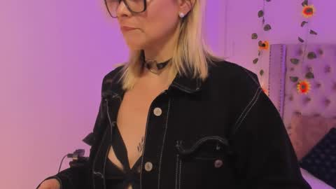 Candie  online show from October 10, 11:59 am