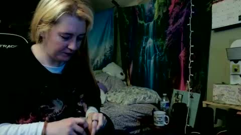 Candi online show from May 1, 7:44 am