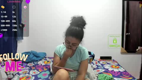 candy_val online show from April 29, 6:49 am