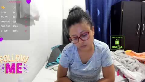 Snapshot of candy_val chatting on October 2, 7:13 am candy_val online show from October 2, 7:13 am