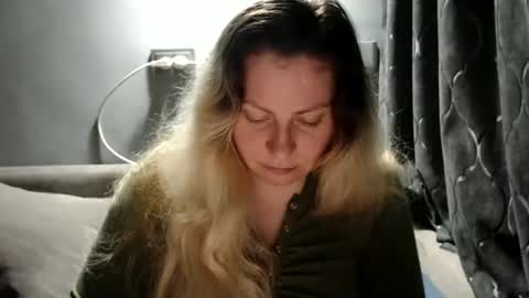 Laura online show from April 14, 8:09 pm