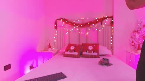 Aura  online show from November 25, 12:07 pm