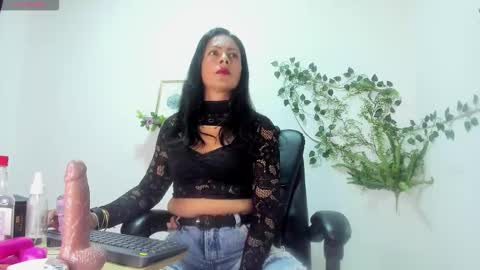 canelaa___ online show from November 3, 3:05 pm